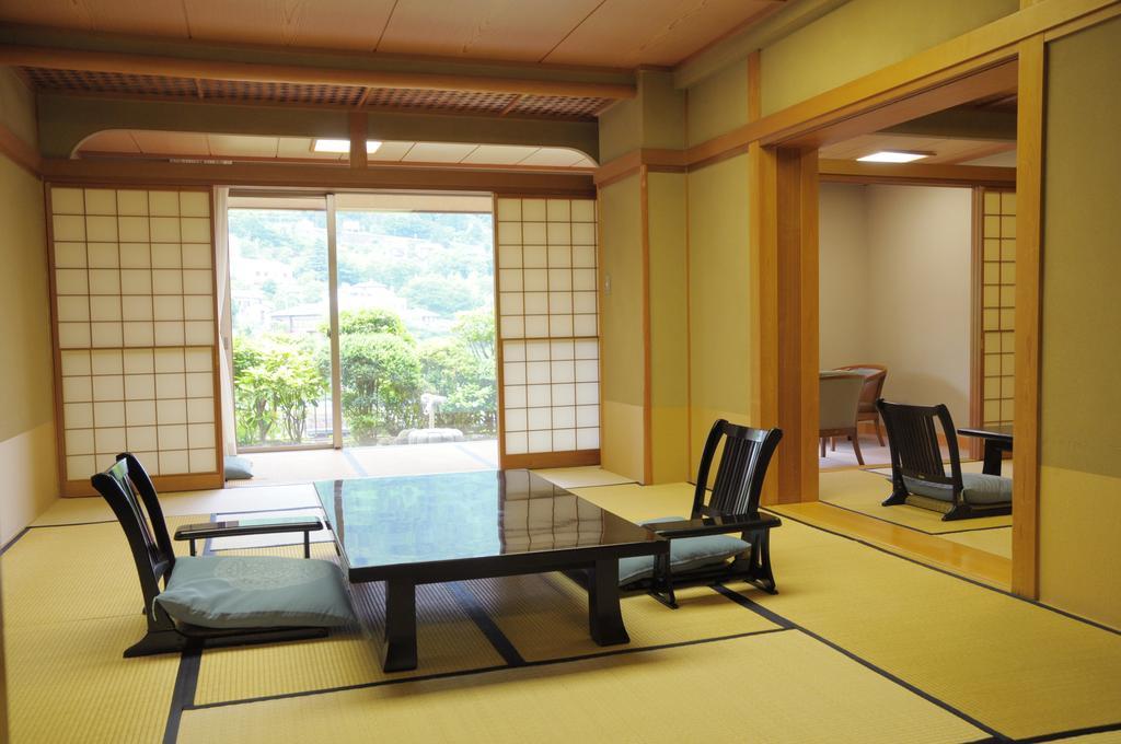 Yugawara Onsen Kawasegien Isuzu Hotel Atami  Exteriér fotografie